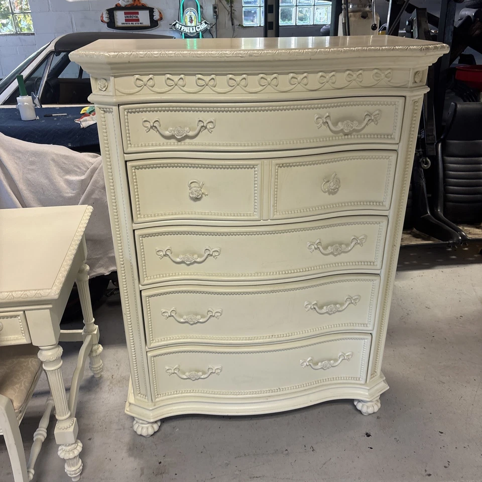 Limited Edition DISNEY Princess White Bedroom Furniture  - Image 4 of 4