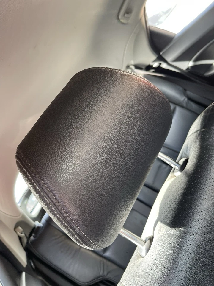 Honda Civic MK8 2009 Hatchback - O/S Driver Car Seat In Black Leather - Image 2 of 4