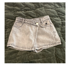 ZARA Girls Gray Denim Shorts Size 8 Light Wash Button Closure Regular Fit