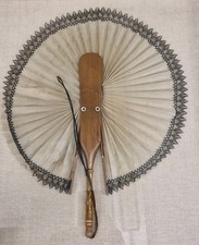 Antico Ventaglio Cinese In Legno, Carta E Stoffa. Teca In Legno. Cina 