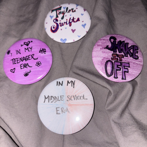 Taylor Swift Pinback Buttons Handarbeit 2,5 Zoll (4 Pins) - Bild 1 von 5
