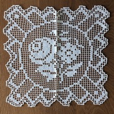 Deckchen Filetarbeit Netzkn&uuml;pftechnik ca. 33 x 33 cm wei&szlig; Filetkn&uuml;pfen Netzen