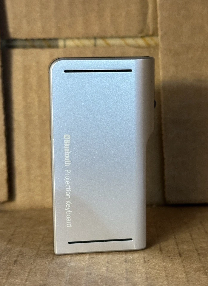 Epic Mobile Projection Keyboard by Celluon Magic Cube QWERTY Silver Bluetooth - Image 3 of 4