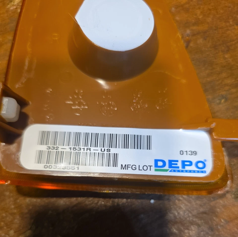 Depo Side Marker Light Assembly for 1994-1997 Chevrolet S10 332-1531R-US - Image 4 of 4