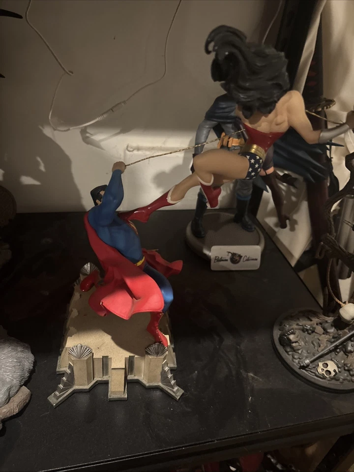 2007 DC Direct WONDER WOMAN VS SUPERMAN Statue. Box Included - Image 4 of 4