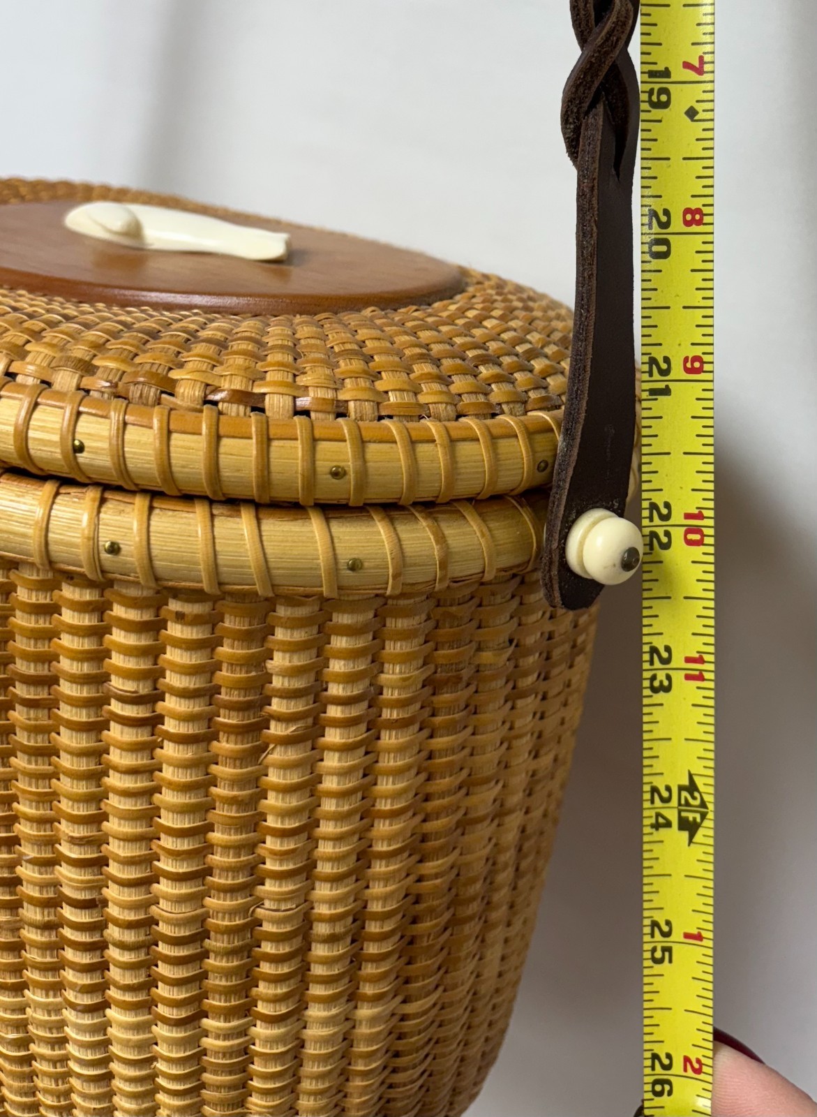 VTG Signed Kai O'Connell  1999 Nantucket Basket Purse w/Whale, Leather Strap