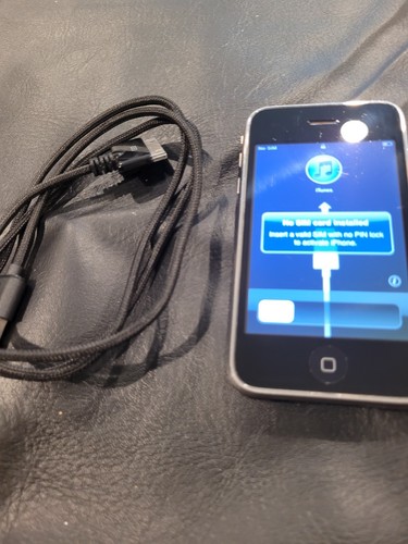 iPhone 3G A1241 Noir 8 Go - Bon état d'usage - Fonctionne ! Comprend téléphone et câble de charge ! - Photo 3 sur 5