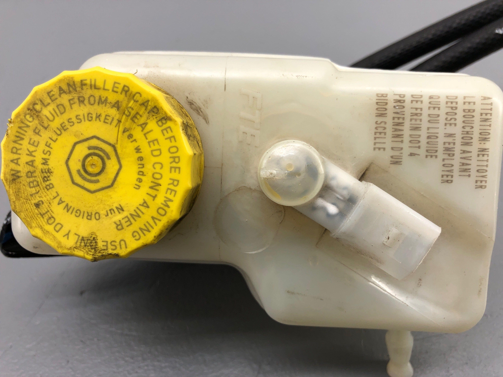 2020-2023 MCLAREN GT ENGINE BRAKE FLUID RESERVOIR OEM 2021 2022