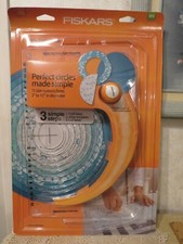 NEW FISKARS FABRIC CIRCLE CUTTER WITH ROTATING HANDLE 2" TO 12" DIAMETER