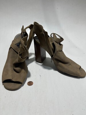 GUESS 8.5 M Open Toe Taupe Tan Beige Perforated Block Heels