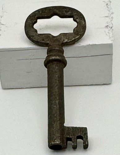 ~ 2.5” Antique Ornate Design Skeleton Key - Picture 1 of 4
