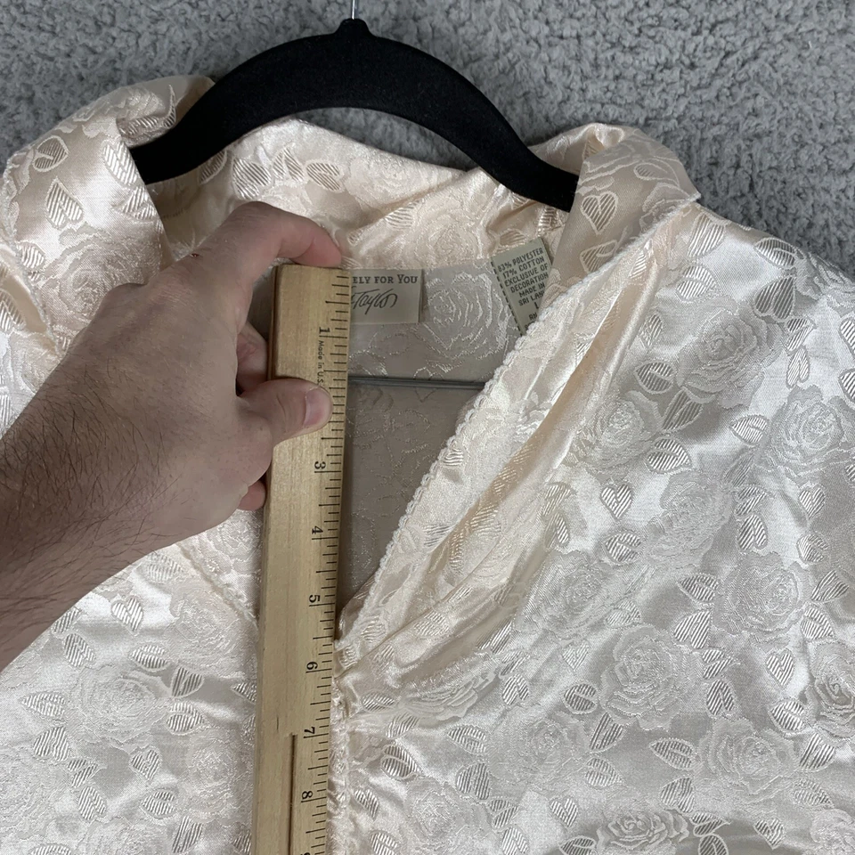 Top de pijama vintage Lord & Taylor satinado estilo kimono floral con botones grande Foto 4 de 4
