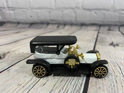 Vintage Plastic Miniature luxury Model Cars scale 1:64 Set of 4 - Picture 5 of 18
