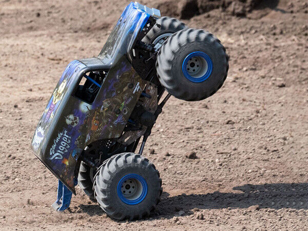 Losi Solid Axle Monster Truck LMT Grave Digger / Son Uva Losi Solid Axle Monster Truck LMT Grave Digger / Son Uva