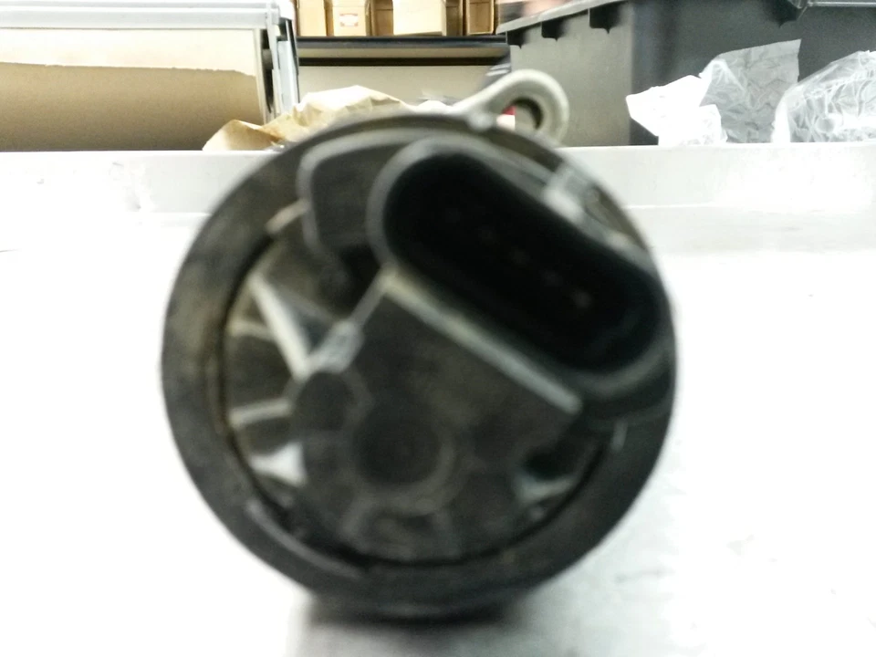 Válvula EGR de 1996 Pontiac Grand Am 2,4 Foto 2 de 4