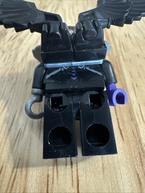 Lego ERIS EAGLE 70003 Legends of Chima Mini Figure Razar Flat Silver Armor 2013