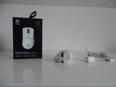 Razer DeathAdder V3 Pro Wireless Gaming Maus 63g Focus Pro 30K Weiß mit OVP