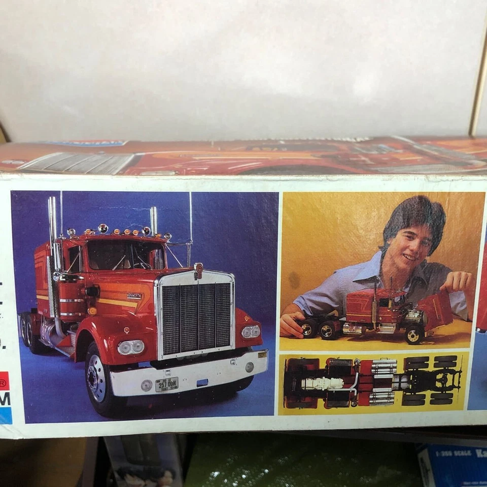 Cabezal de camión 860 monograma Kenworth W-900 1/16 sin montar cabeza plástico mod Foto 3 de 4