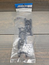 TEAM ASSOCIATED 91672 FLAT FRONT ARMS, HARD. FITS RC10B6.