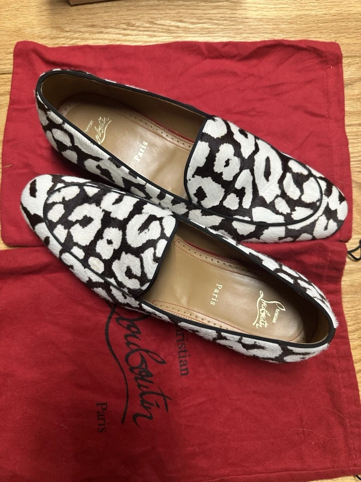 Zapatos de vestir Christian Louboutin para hombre con estampado de pantorrilla/vaca con fondo rojo Foto 2 de 4