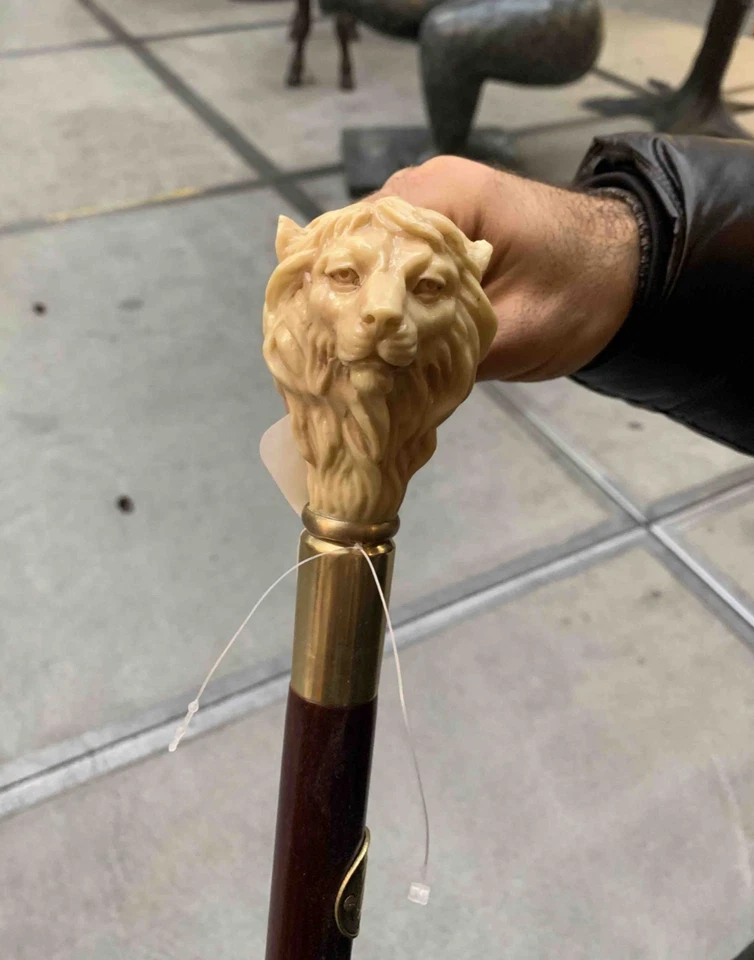 Lion Head Walking Stick Cane Design Wood RESIN Handle Gift Decor Rare Vintage - Image 3 of 4