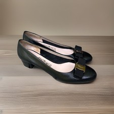 Salvatore Ferragamo Vara Pumps 7.5 A NARROW