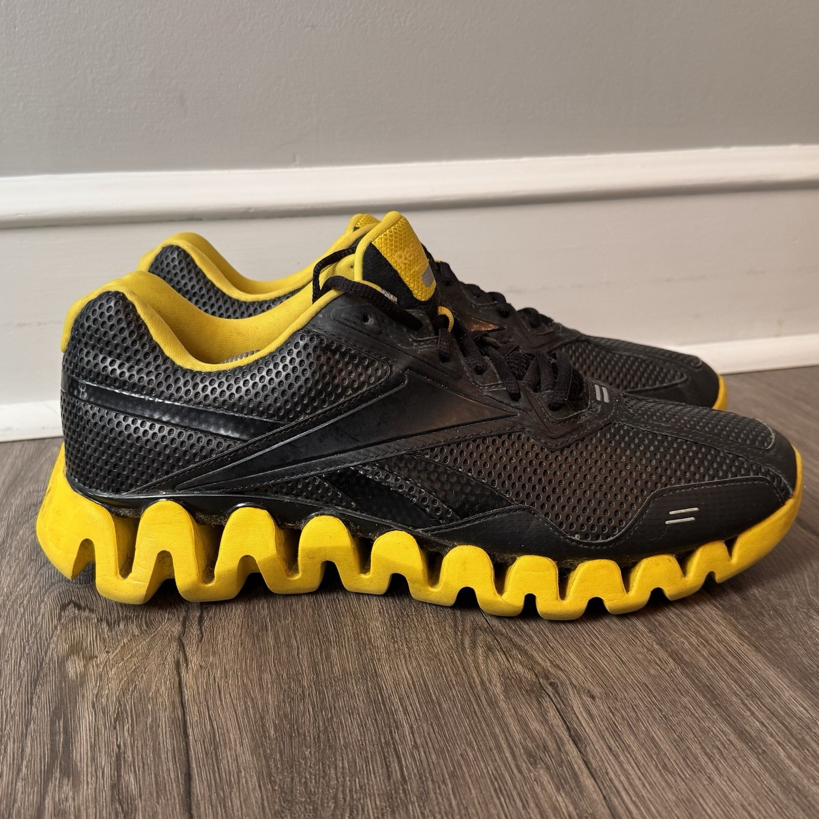 Reebok Zigtech ZigEnergy Black Yellow Zig Running… - image 1