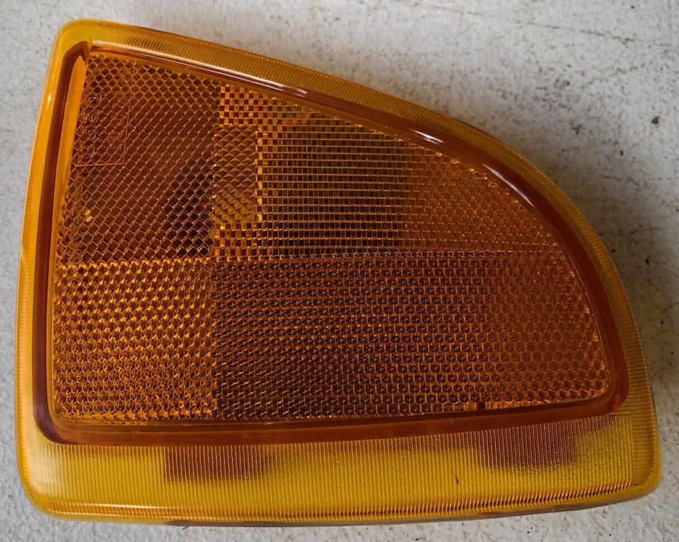 GMC Sonoma 1994-97 lámpara de señalización lateral derecha, GM2551142, OER Foto 3 de 4