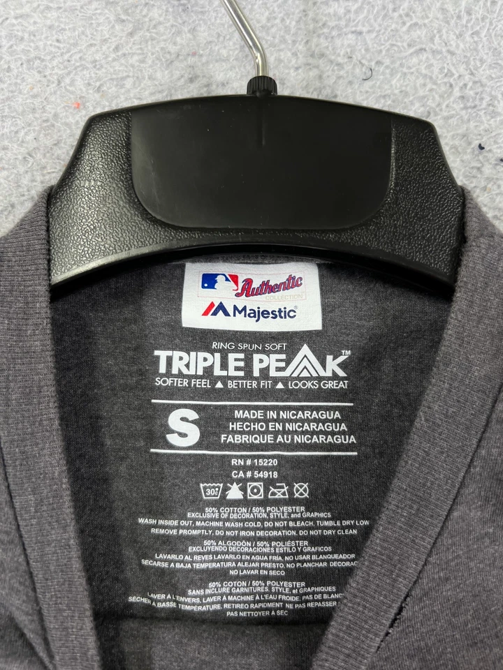 Camisa New York Yankees Adulto Pequena Cinza Majestoso Anel Fiado Mistura de Algodão LEIA - Imagem 4 de 4