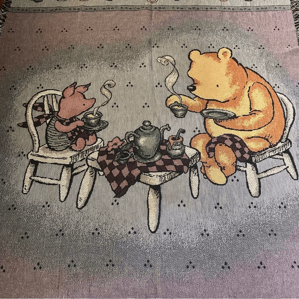 Disney Classic Winnie the Pooh & Piglet Throw woven Blanket