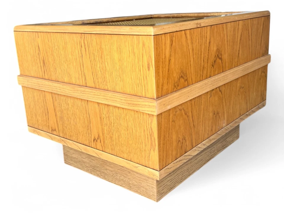 Mesa de centro de cóctel vintage moderna de mediados de siglo de nogal y laca negra Foto 4 de 4