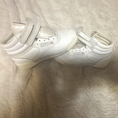 Reebok Girls White Hook & Loop Mid Top Athletic Sneaker US