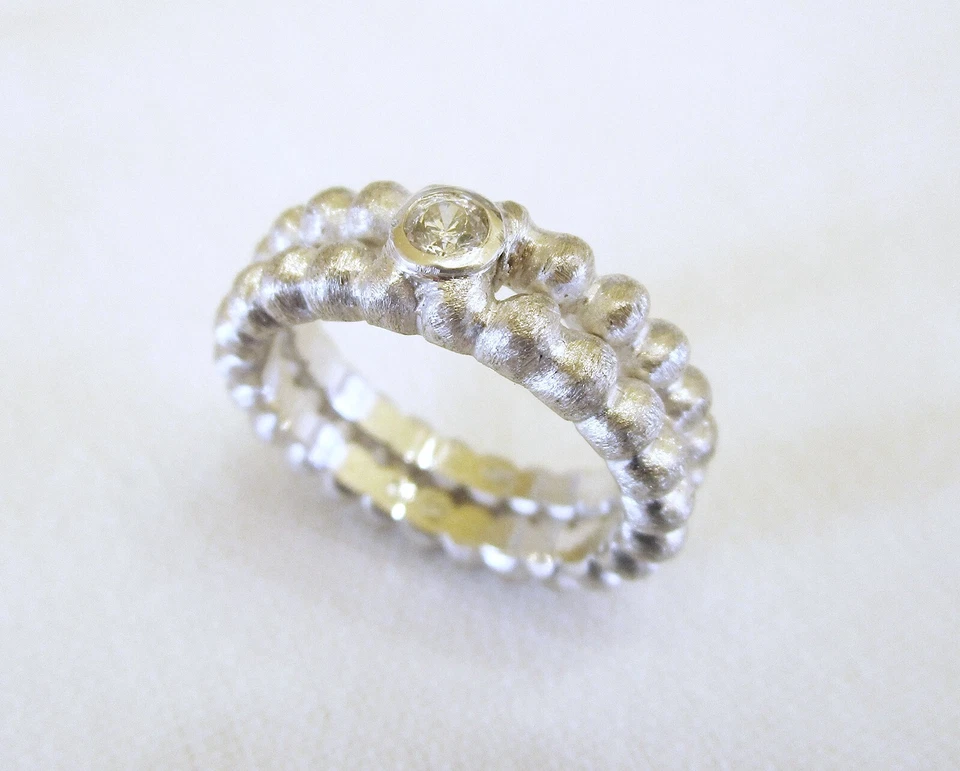 Anello in Argento 925 con Zircone centrale e finitura diamantata - Immagine 2 di 4