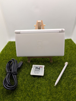 Nintendo DS lite Polarweiß Konsole + R4 Spiel + Ladegerät Komplettpaket getestet 