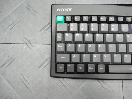 Sony Wireless Keyboard Mini SWK-8640 Slim Compact - Picture 2 of 5