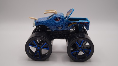 Hot Wheels Monster Trucks 1/64 Scale Jurassic Attack With Street Wheels - Picture 2 of 6