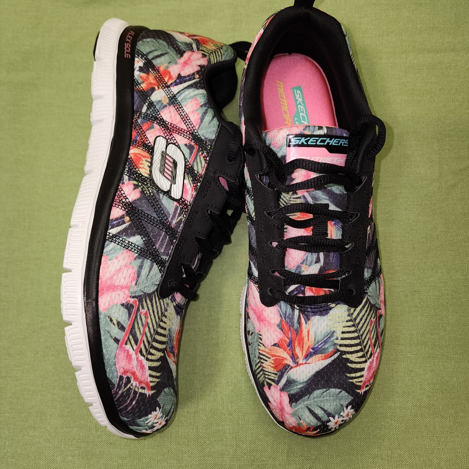 Skechers Floral Memory Foam Flex Sole Running Shoes Womens Sz.9.5 Worn Once