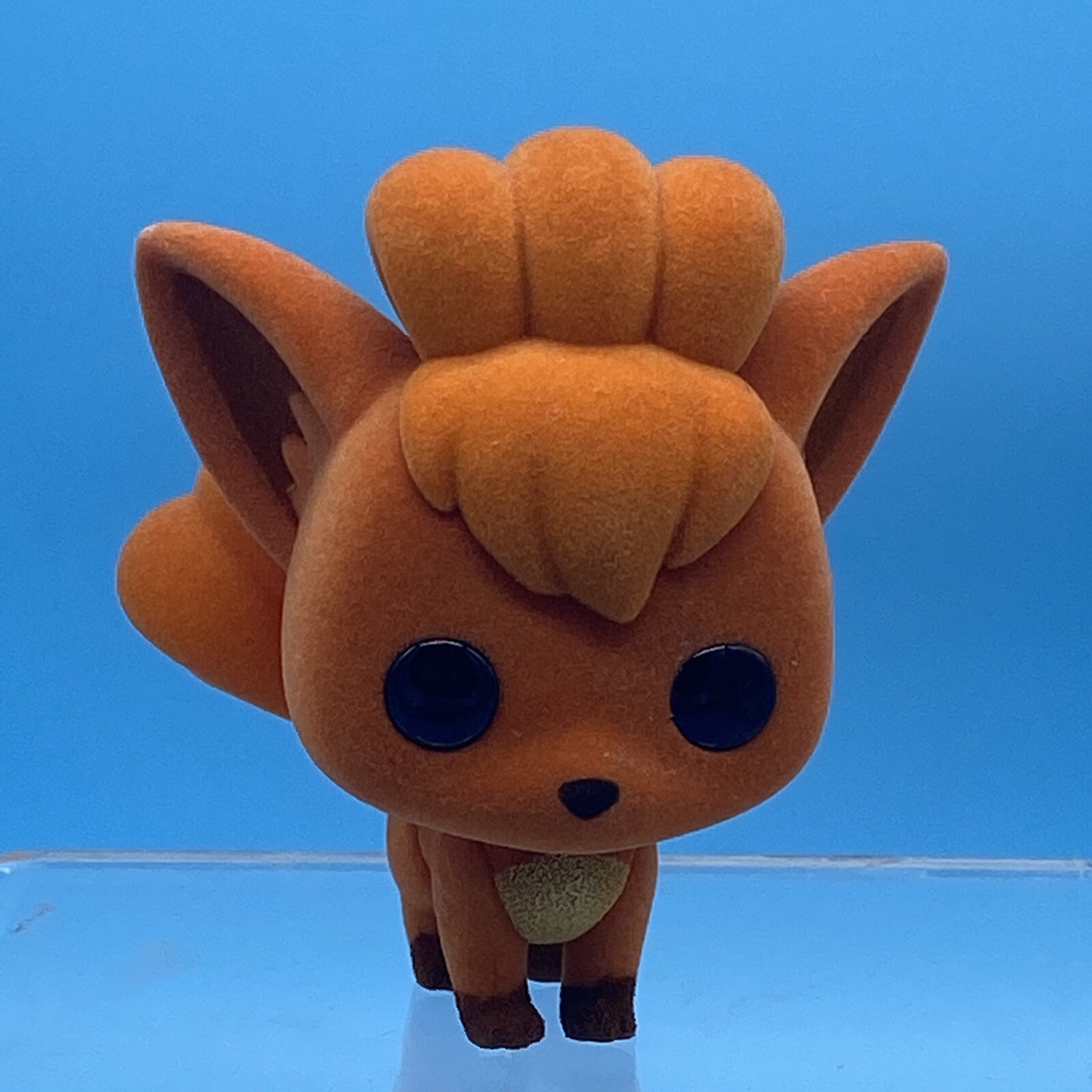 Funko Pop Pokemon Vulpix Flocked #580 Funko 2020 Convención De Verano Suelto Sin Ob