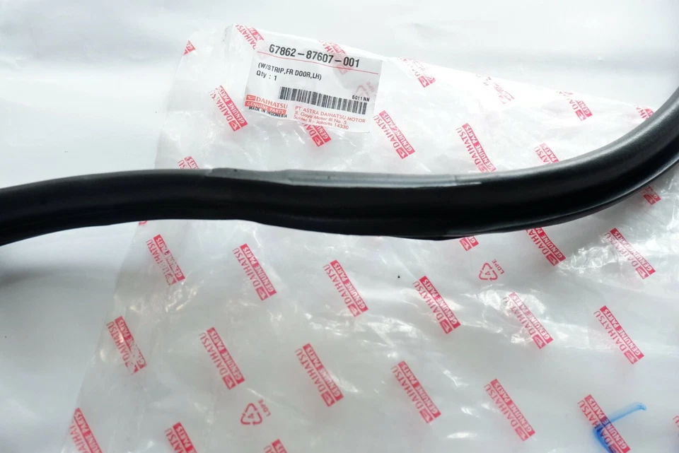 DAIHATSU FEROZA ROCKY SPORTRAK FOURTRAK PUERTA DELANTERA BANDAS METEOROLÓGICAS RL Par Genuino Foto 4 de 4