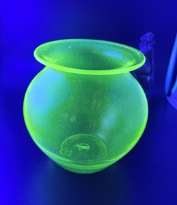 Natural Beauty and Stunning Signed Uranium Vaseline Fish Bowl 