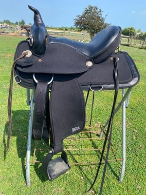 Used Abetta 15'' black  Brushpopper Western trail saddle VGC