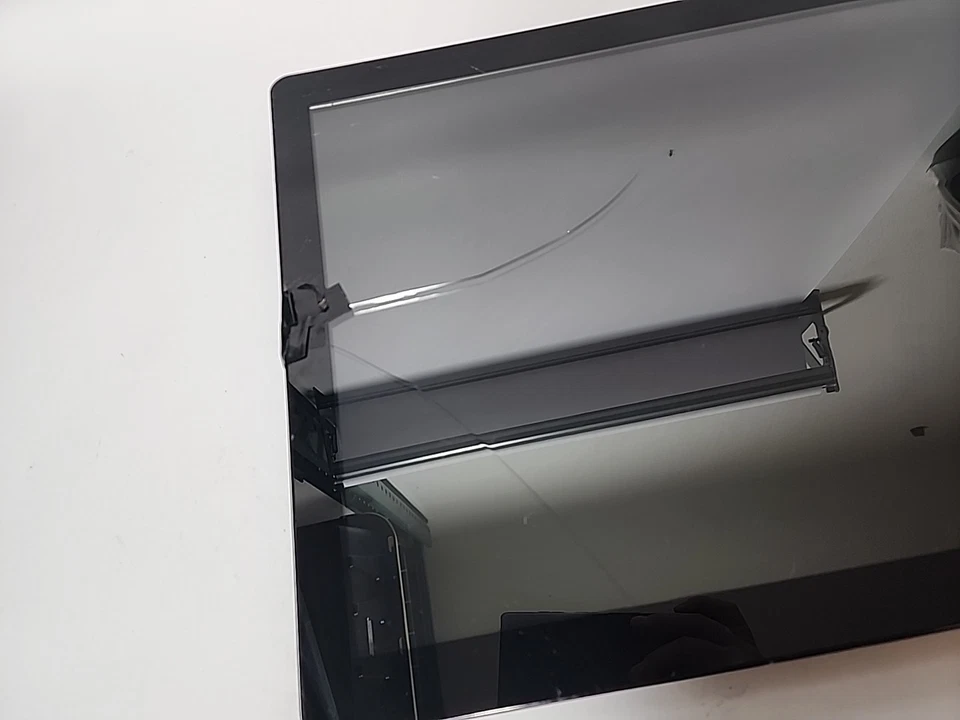 Elo E126288 ET2402L-2UWA-0-BL-NS-G 24" Widescreen Monitor - Image 2 of 4