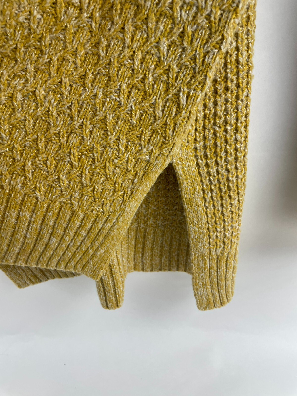 Universal Thread Sweater Women's Size Medium Off … - image 4