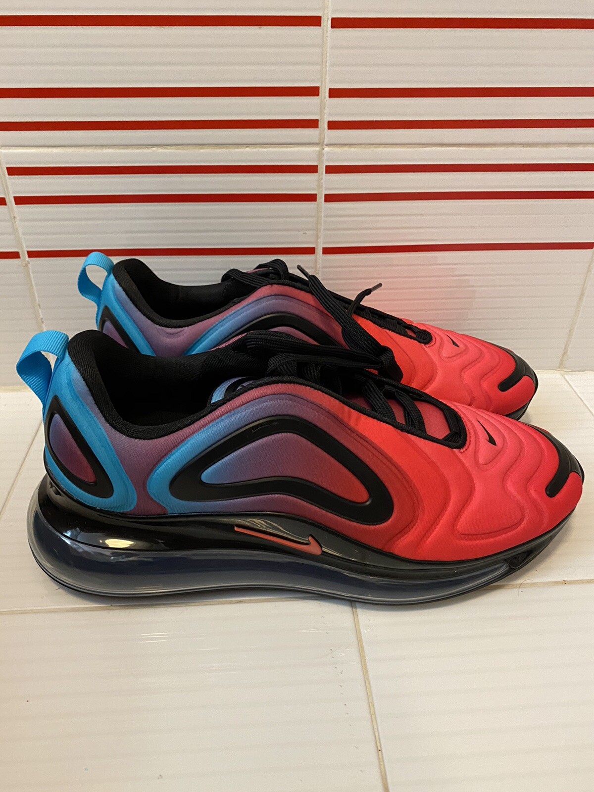 air max 720 red gradient