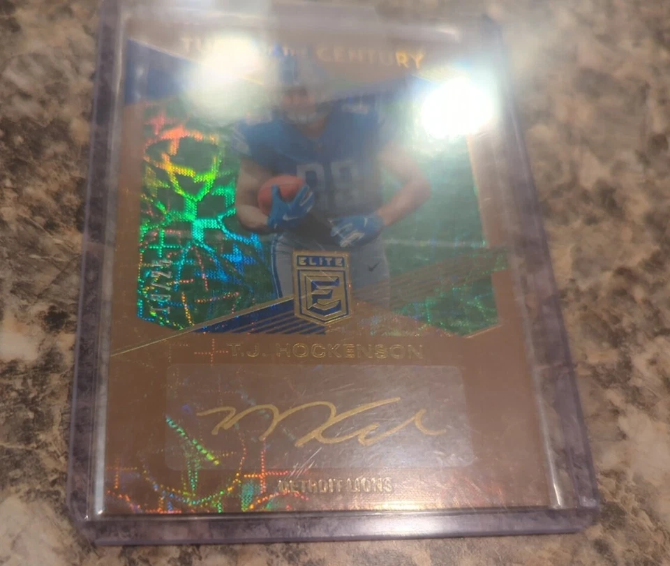 2019 Donruss Elite Turn of the Century Gold Ink /25 TJ Hockenson Auto Vikings - Image 3 of 3