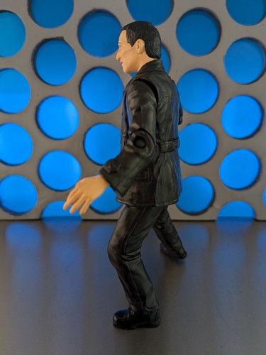 9th Doctor Who Red Jumper Leather Jacket Bent Legs Pose 5” Figure - Picture 8 of 9