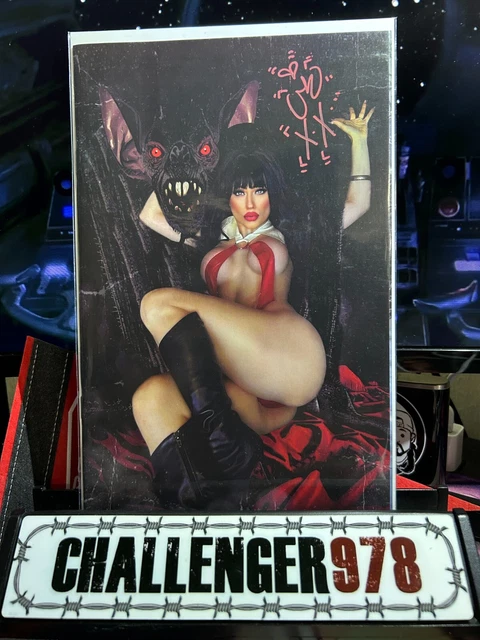 VAMPIRELLA #674 Rachie Cosplay SIGNED VIRGIN w/ COA