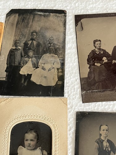 Lot 18 Civil War Era Tintype Photos of Groups on Men Women Children Paper Frames - Picture 12 of 12