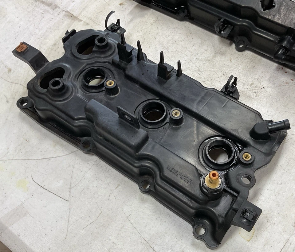 Infiniti G35 2007 2008 sedán cubiertas de válvula OEM Foto 4 de 4