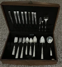 SILVER PLATED FLATWARE SET▪️ 54 Pieces▪️Vintage 1940s▪️ONEIDA “Community”